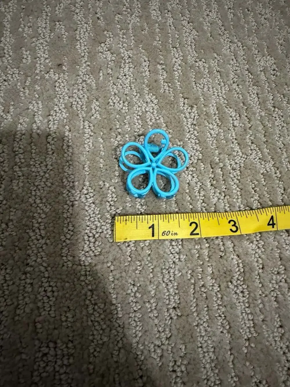 Set of 4 Assorted Smiley Face and Flower Hair Claw Clips